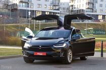 Tesla Model X (2016)