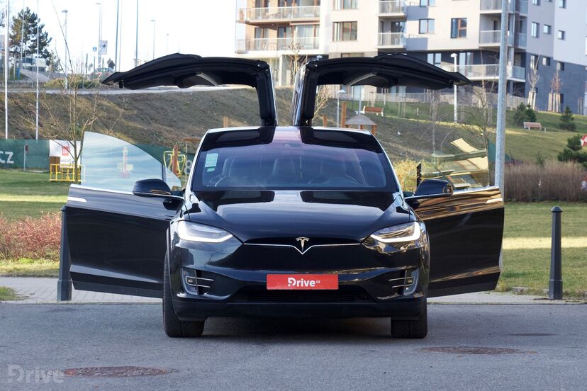 Tesla Model X (2016)