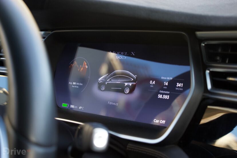 Tesla Model X (2016)