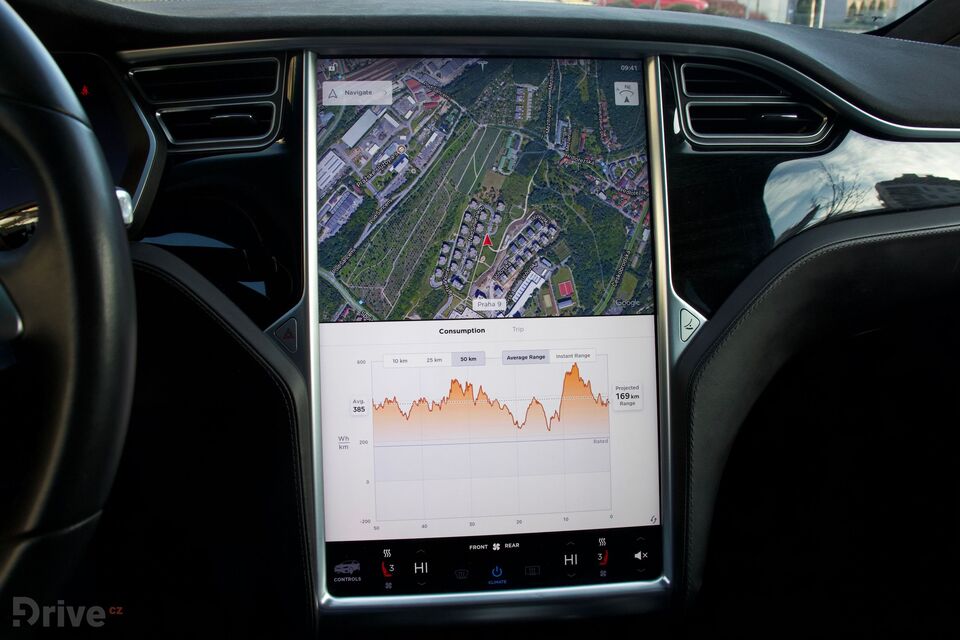 Tesla Model X (2016)
