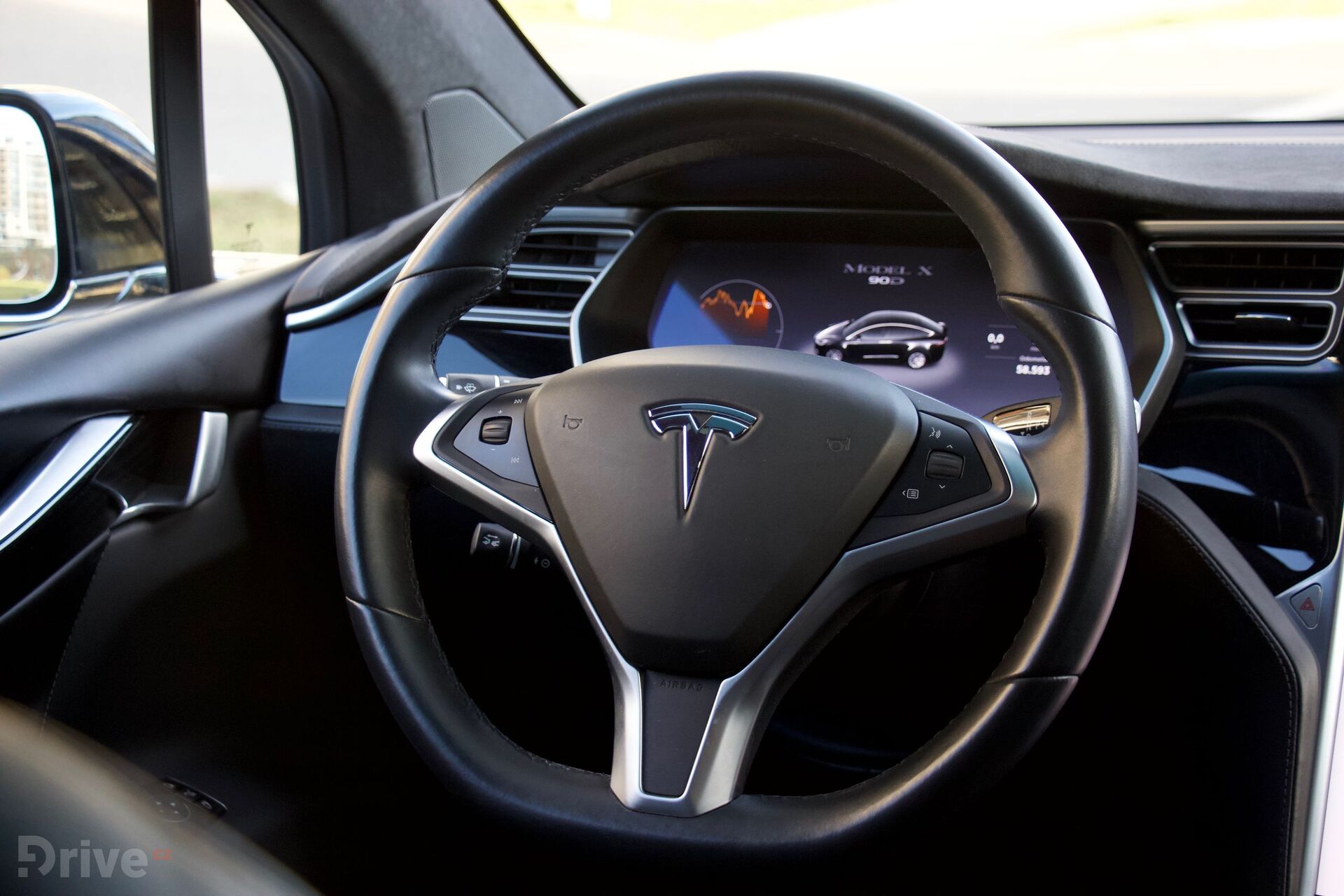 Tesla Model X (2016)