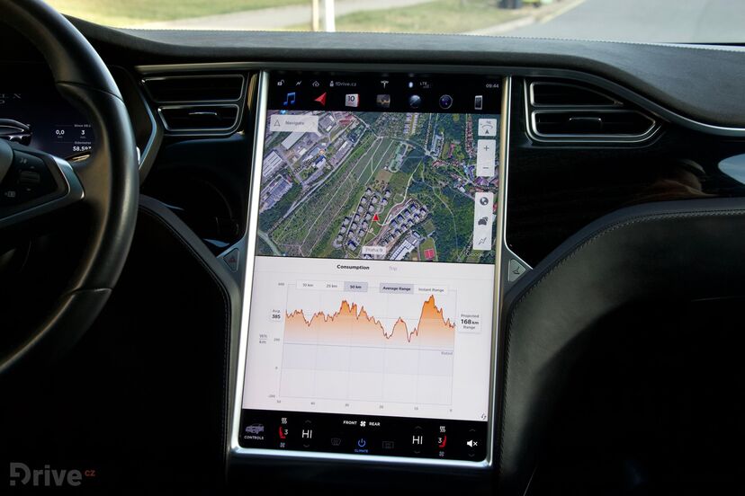 Tesla Model X (2016)