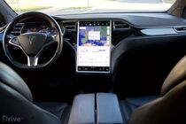 Tesla Model X (2016)