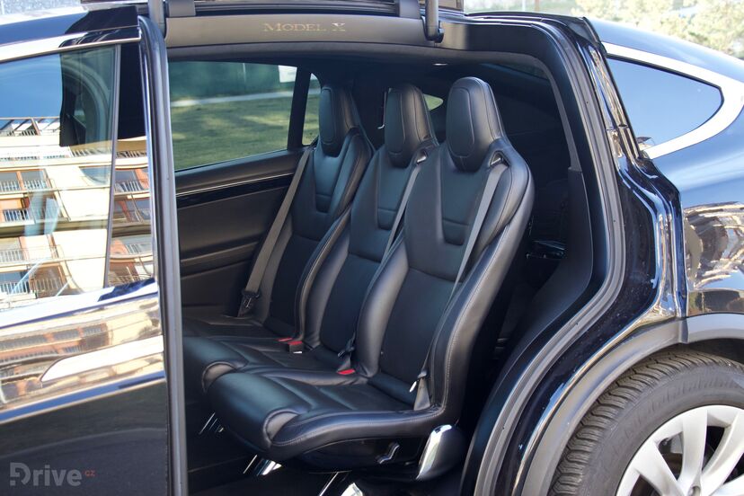 Tesla Model X (2016)