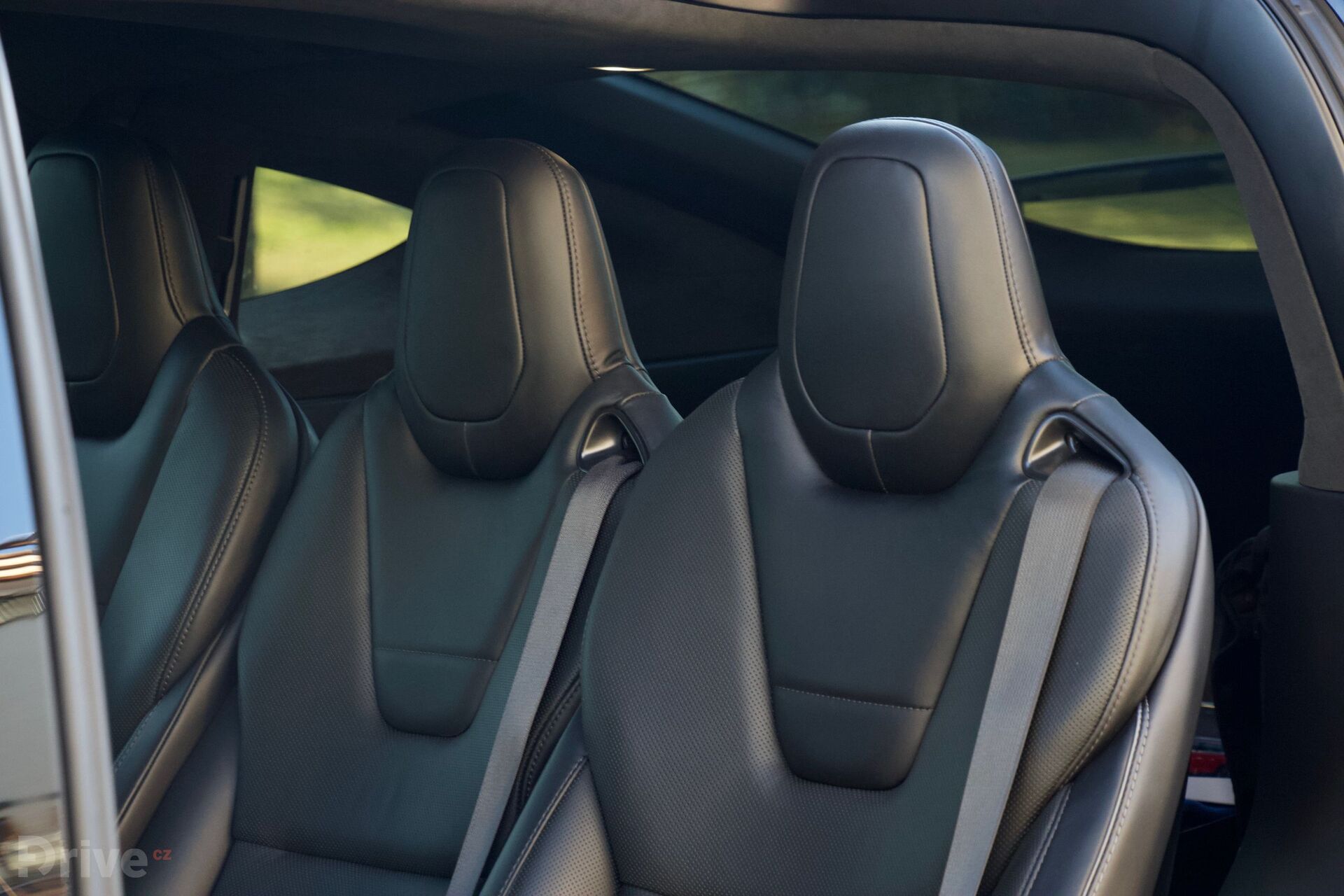 Tesla Model X (2016)