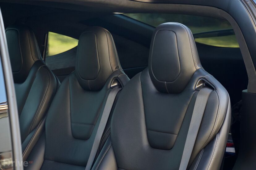 Tesla Model X (2016)