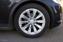 Tesla Model X (2016)