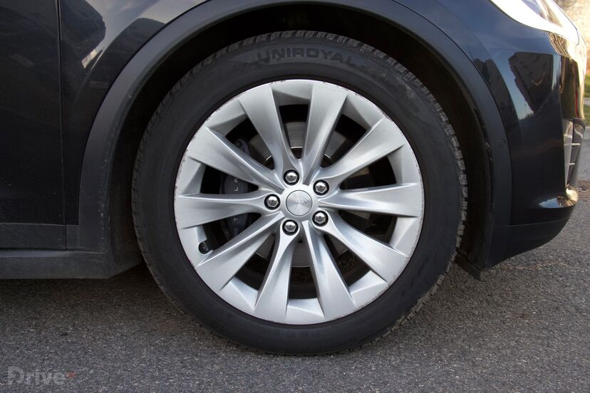 Tesla Model X (2016)