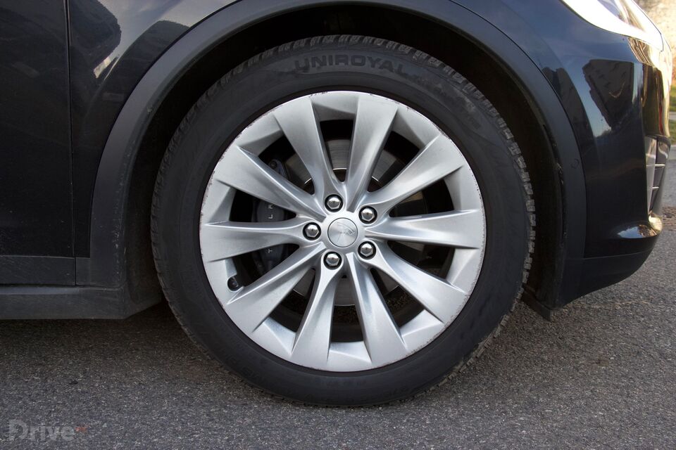 Tesla Model X (2016)