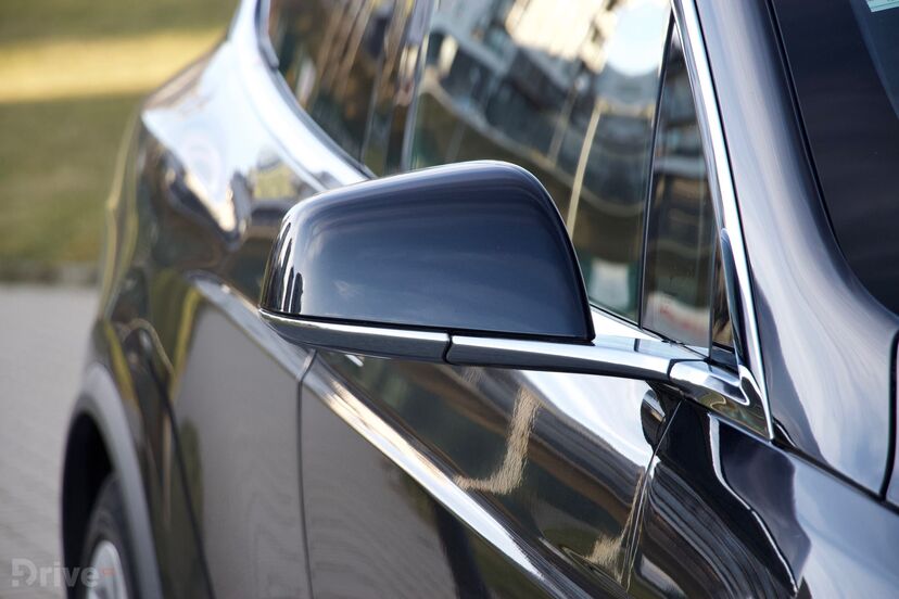 Tesla Model X (2016)