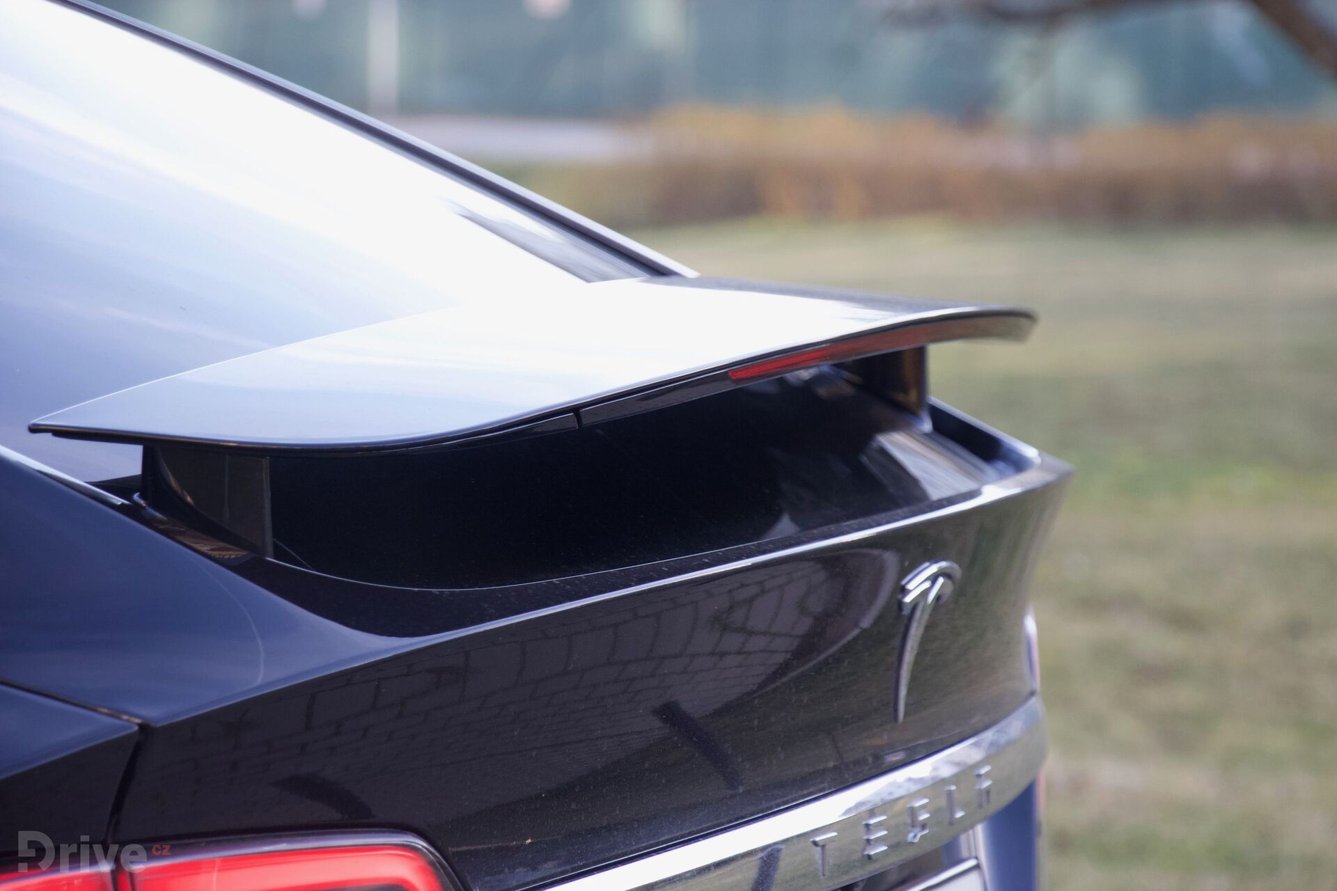 Tesla Model X (2016)