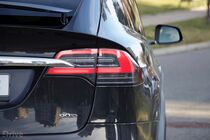 Tesla Model X (2016)