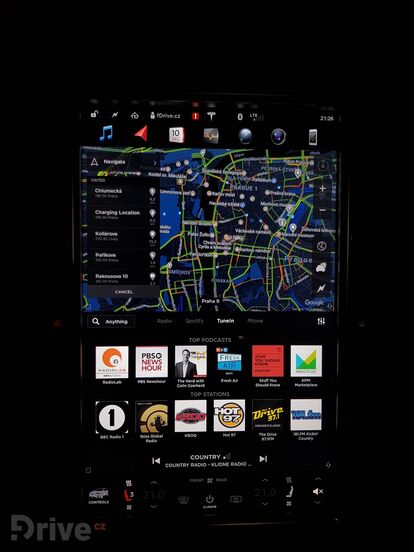 Tesla Model X (2016)