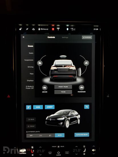 Tesla Model X (2016)