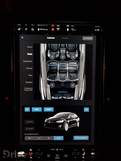 Tesla Model X (2016)