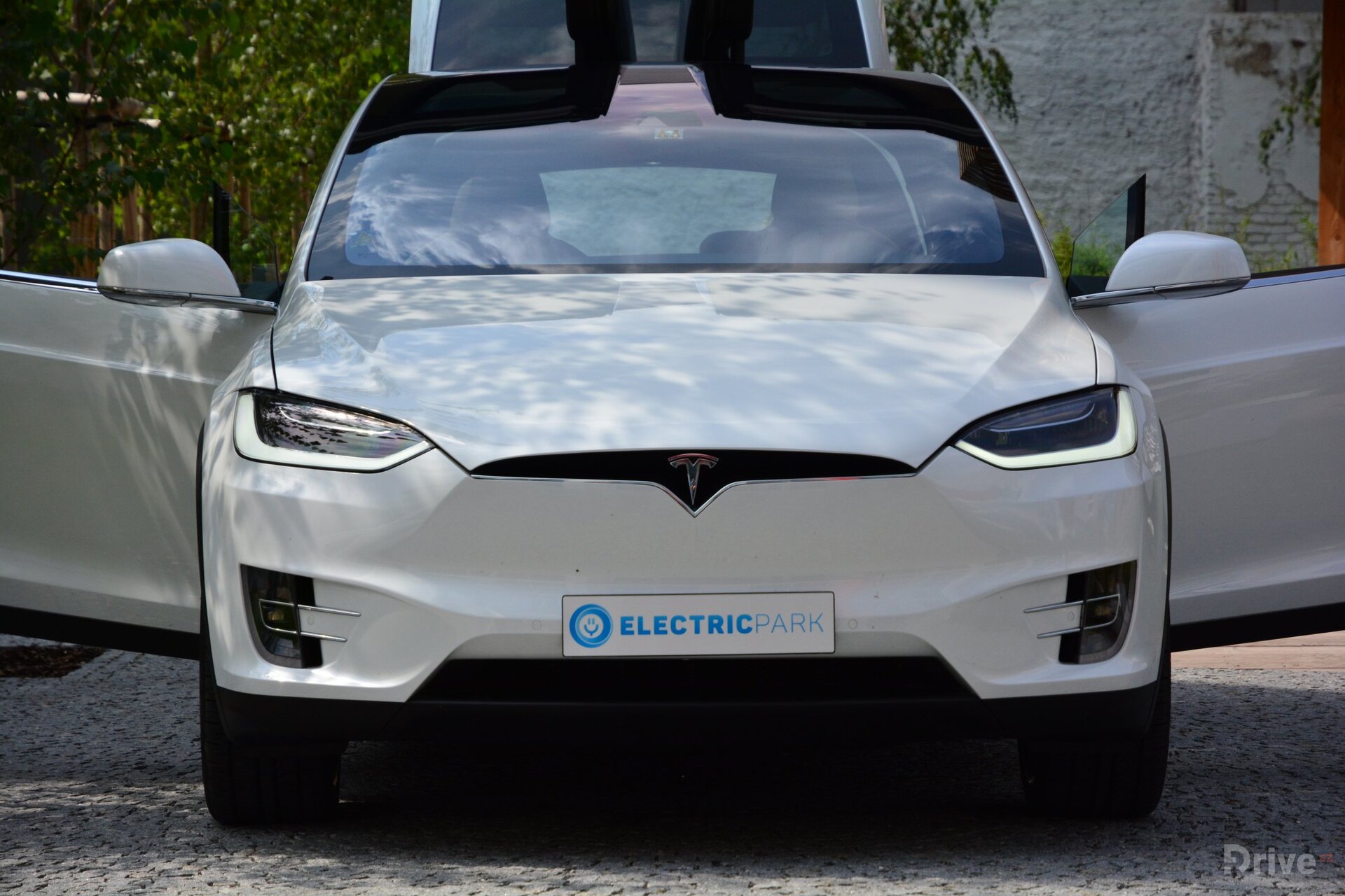 Tesla Model X (2016)