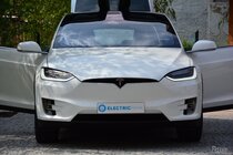Tesla Model X (2016)