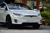 Tesla Model X (2016)