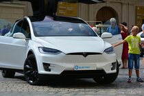 Tesla Model X (2016)