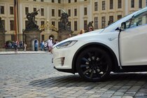 Tesla Model X (2016)