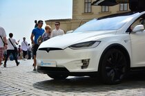 Tesla Model X (2016)