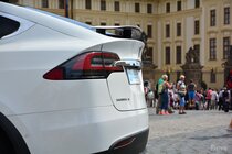 Tesla Model X (2016)