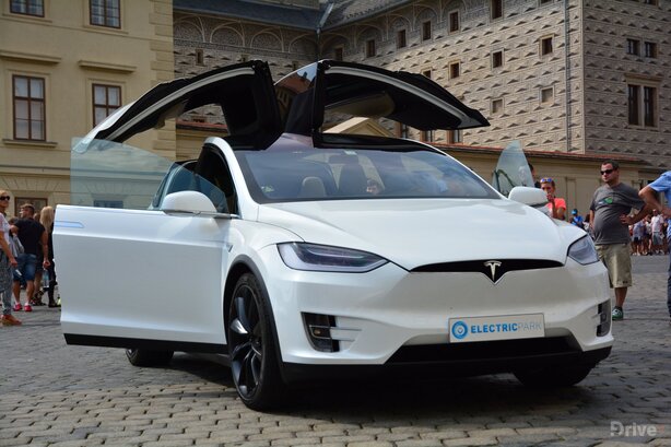 Tesla Model X (2016)