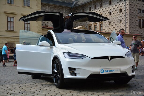 Tesla Model X (2016)