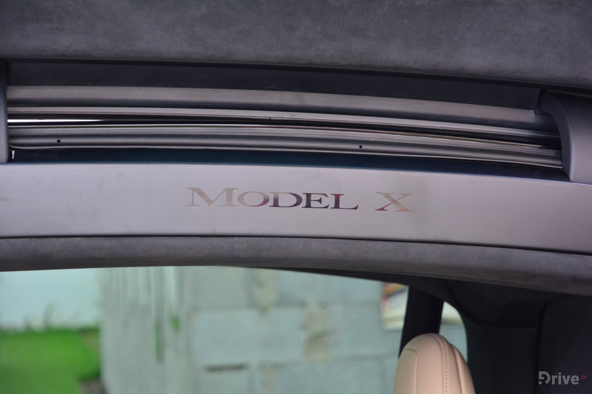 Tesla Model X (2016)