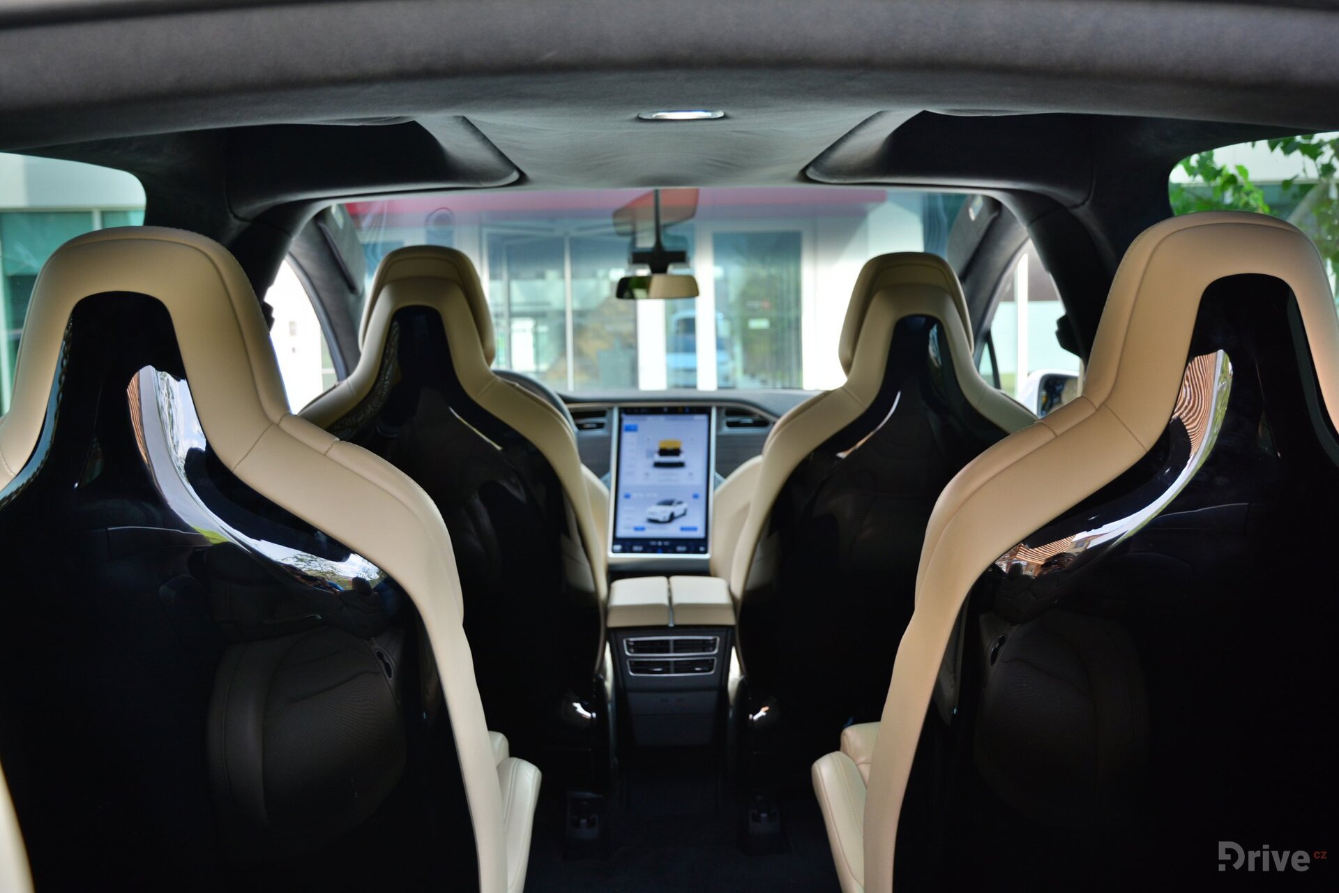 Tesla Model X (2016)