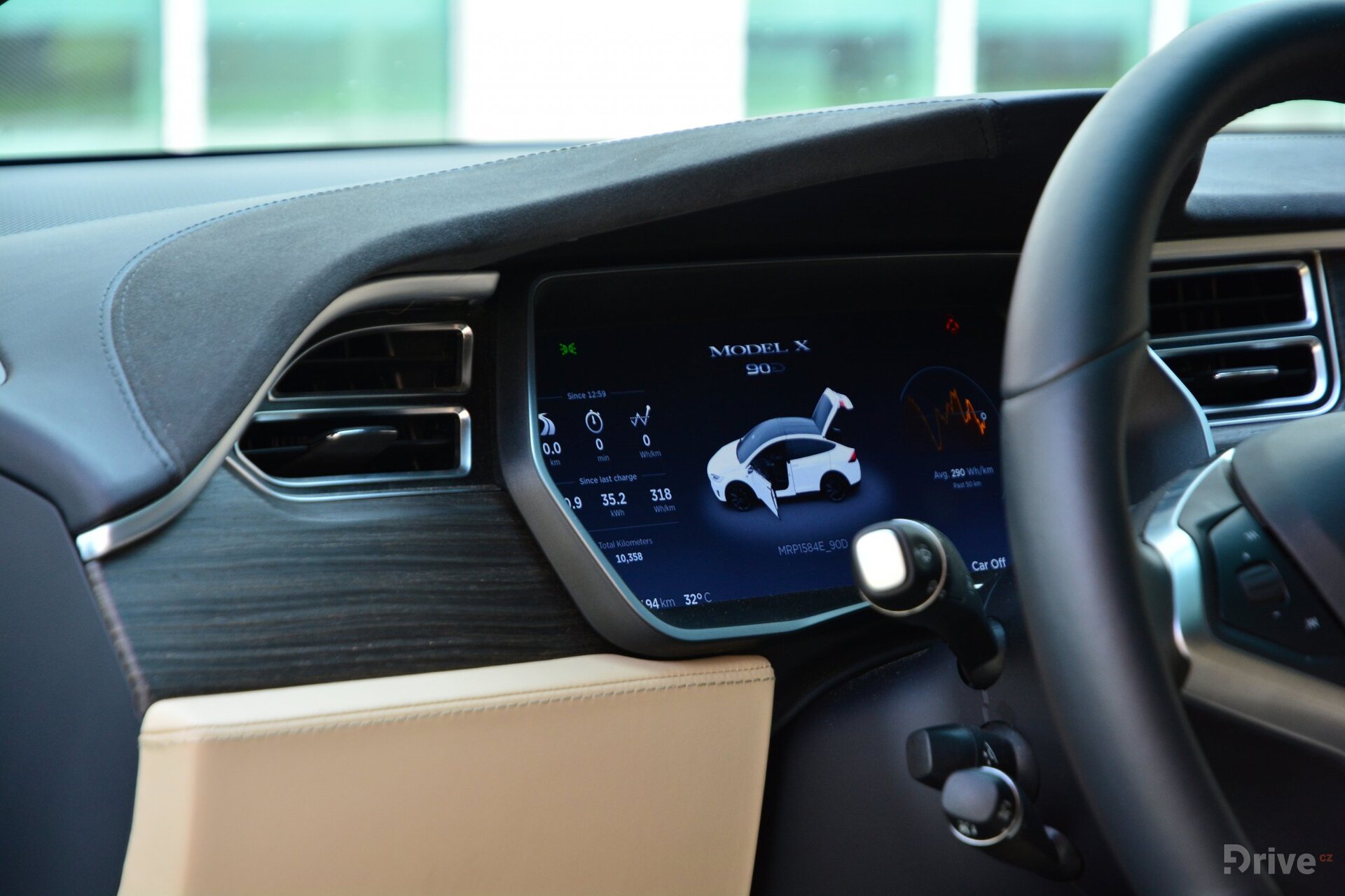 Tesla Model X (2016)