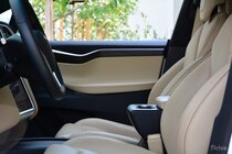 Tesla Model X (2016)