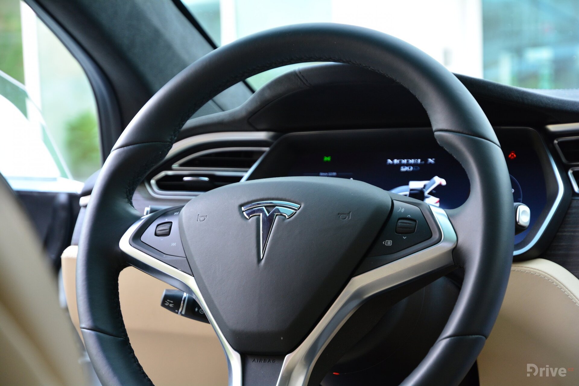 Tesla Model X (2016)
