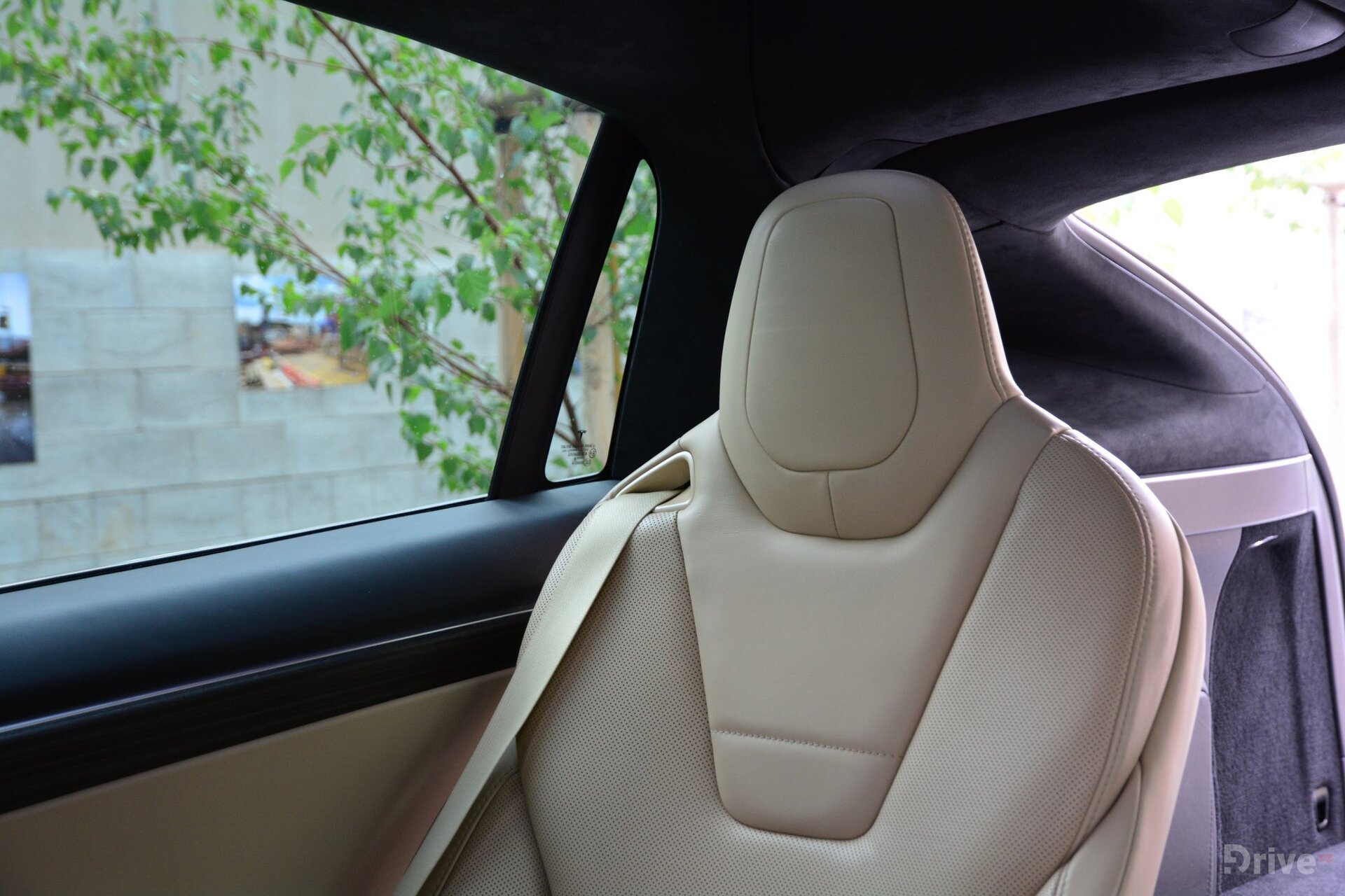 Tesla Model X (2016)