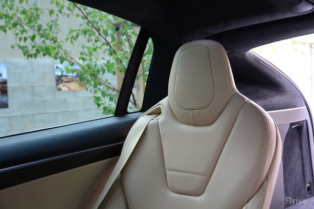 Tesla Model X (2016)