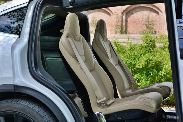 Tesla Model X (2016)