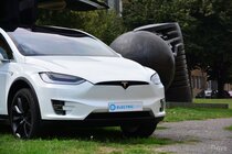 Tesla Model X (2016)