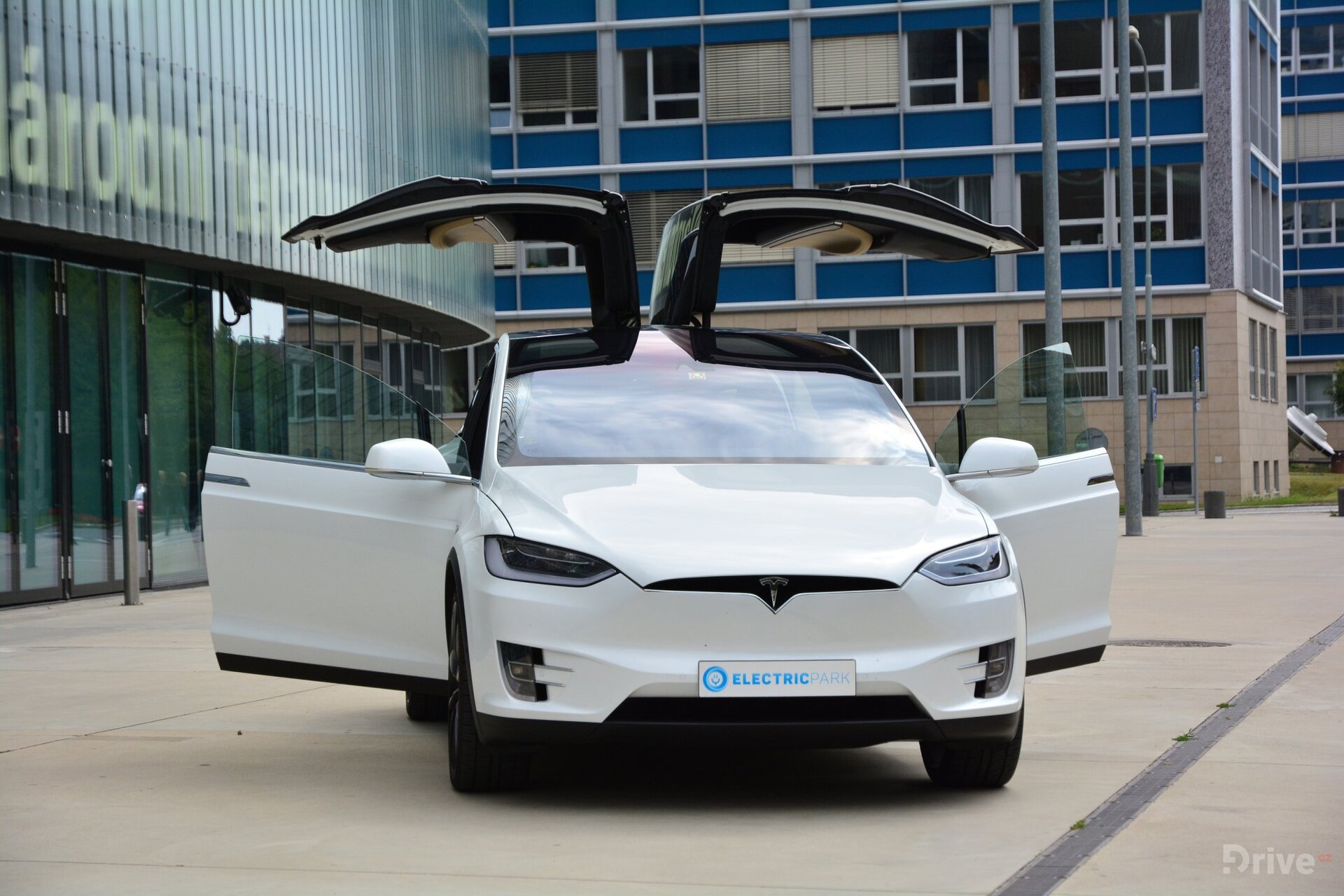 Tesla Model X (2016)
