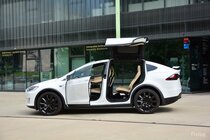 Tesla Model X (2016)