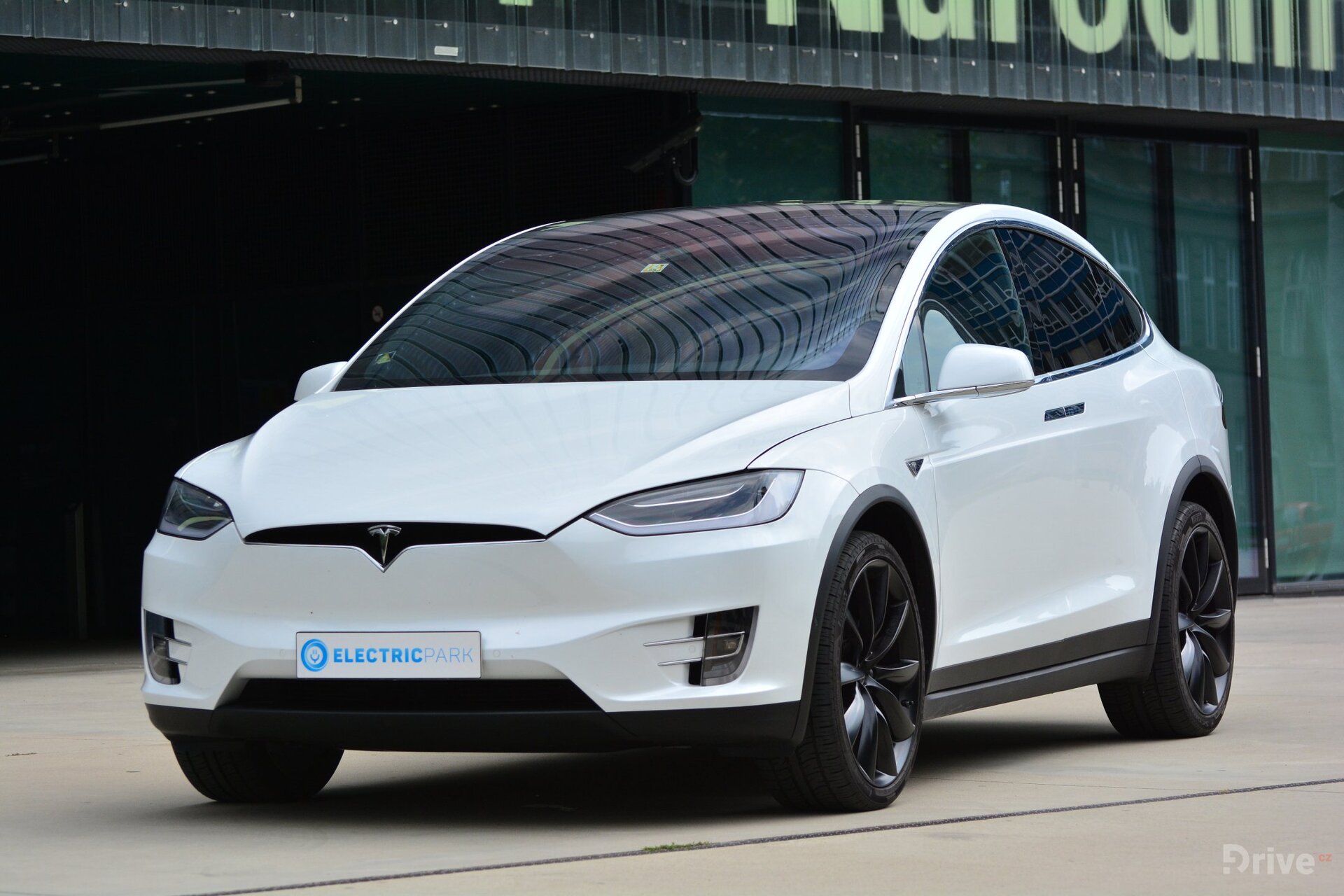 Tesla Model X (2016)