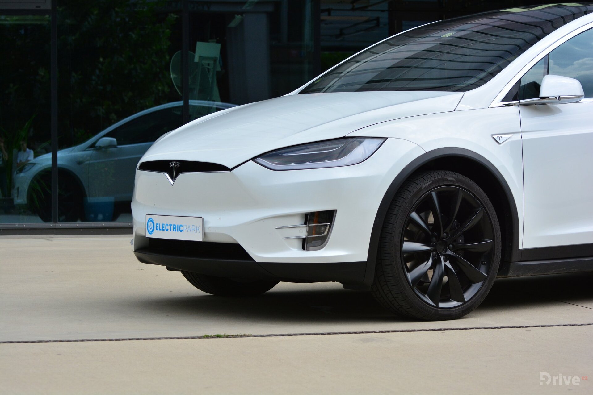 Tesla Model X (2016)