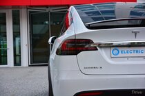 Tesla Model X (2016)