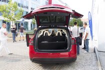 Tesla Model X (2016)