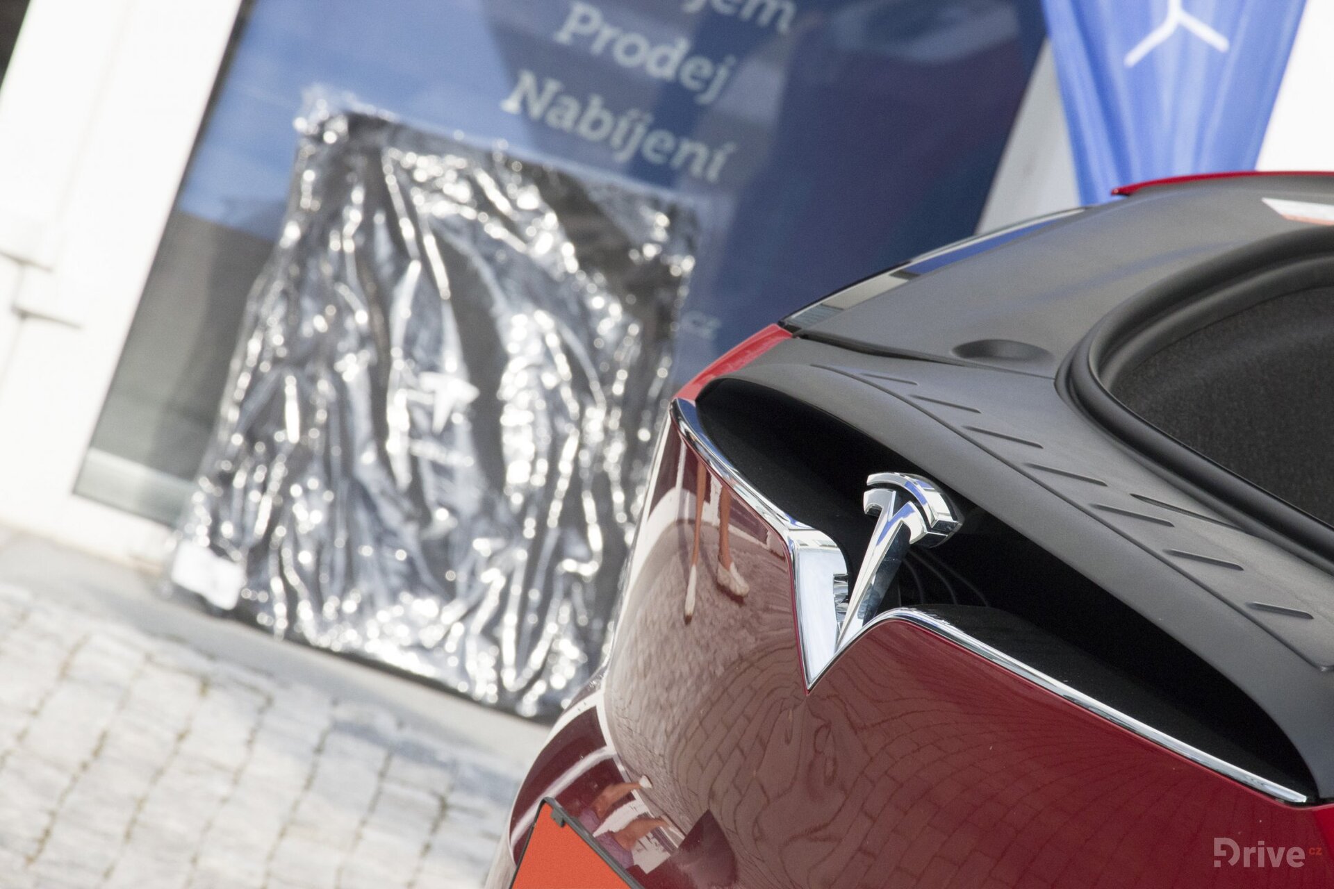 Tesla Model X (2016)