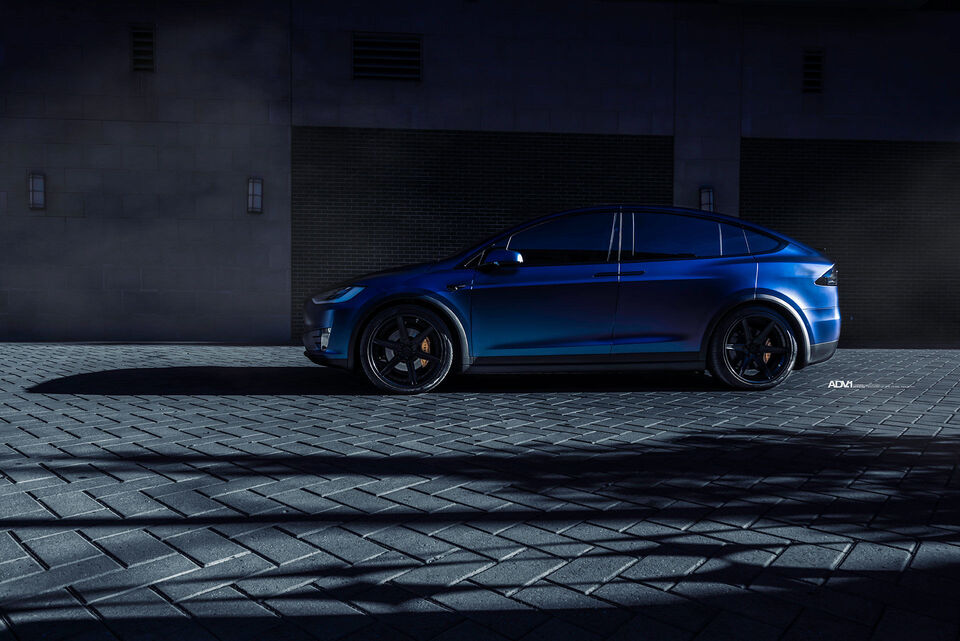 Tesla Model X (2016)