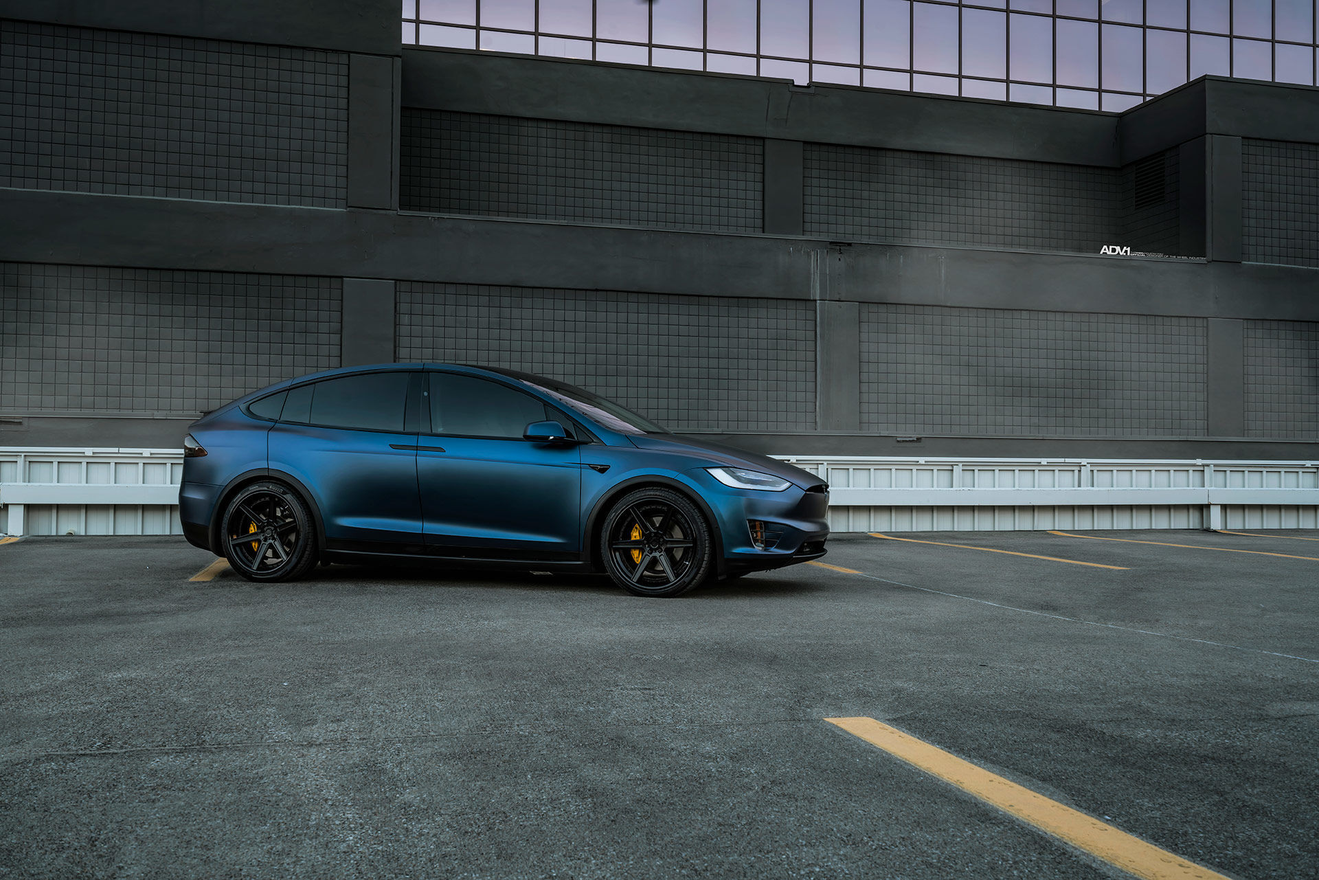 Tesla Model X (2016)