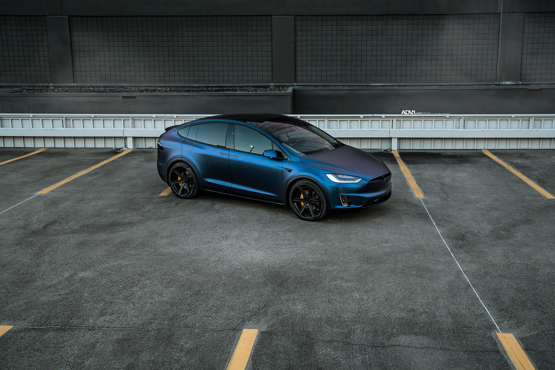 Tesla Model X (2016)