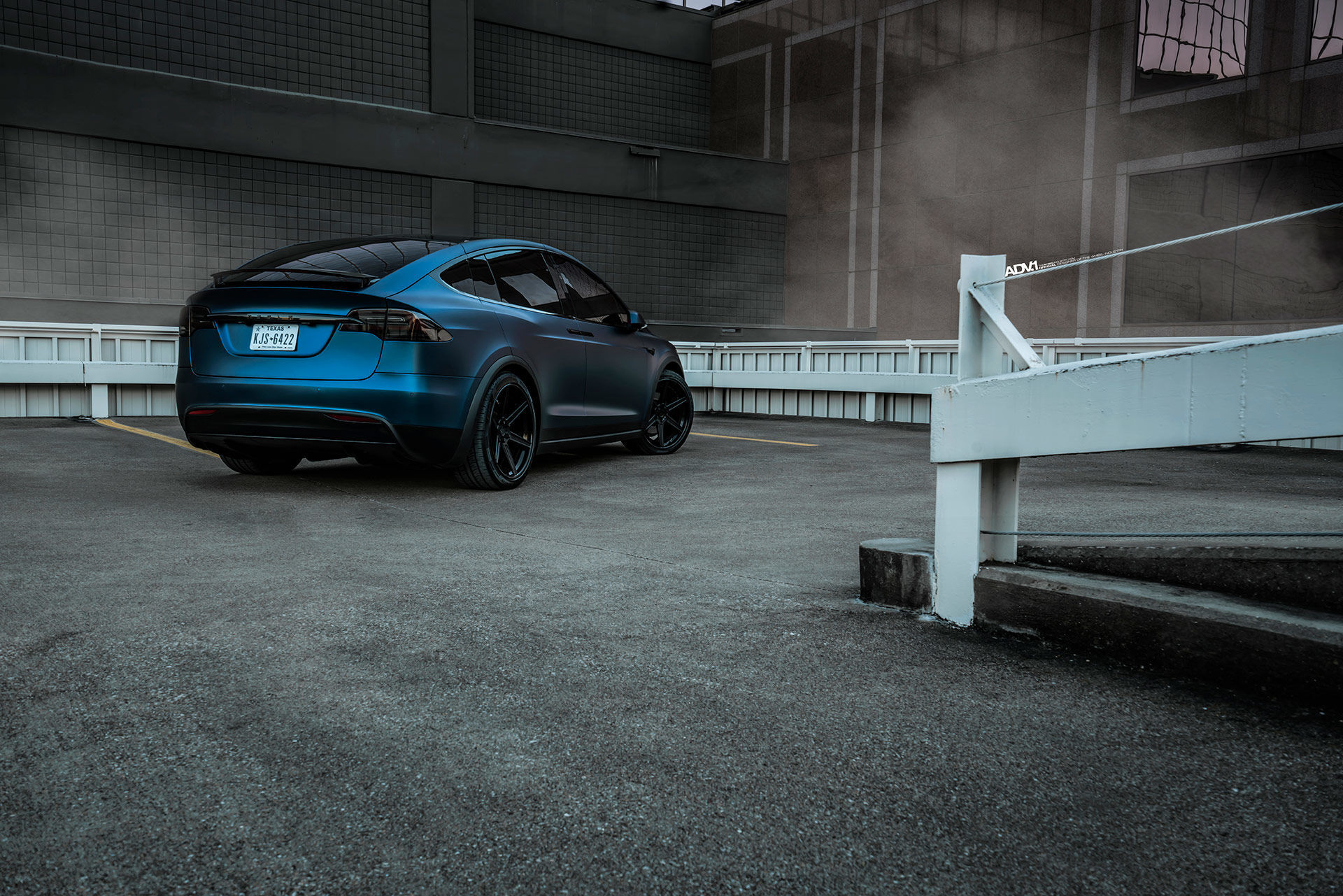 Tesla Model X (2016)