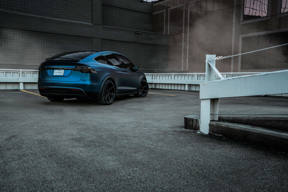 Tesla Model X (2016)