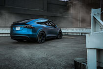 Tesla Model X (2016)